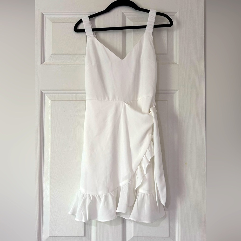 WHITE ALTAR’D STATE WRAP DRESS